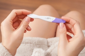 Gebelik Testinde Koyu veya Soluk İki Çizgi Görülmesi Gebeliğin Göstergesi midir
